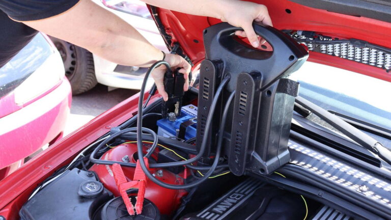 Auto nechce štartovať? Ak sa štartér točí pomaly, batéria nemusí byť jediný problém - AUTOVINY.sk