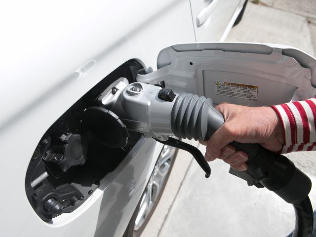 Elektromobily dostanú nové rýchlonabíjačky pri diaľniciach. Štát vybral 35 lokalít - Doprava - Auto - pravda.sk