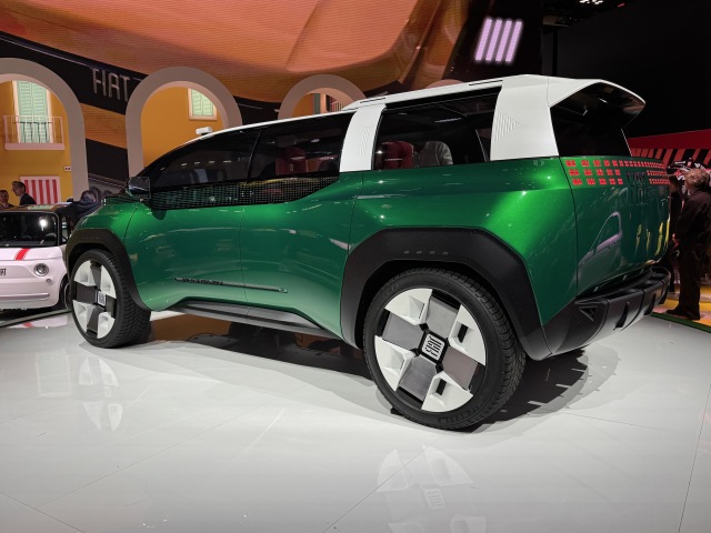 Fiat Multiplay: Zmení opäť pravidlá hry? Koncept je rodinným vanom aj pikapom súčasne - Magazín - Auto - pravda.sk