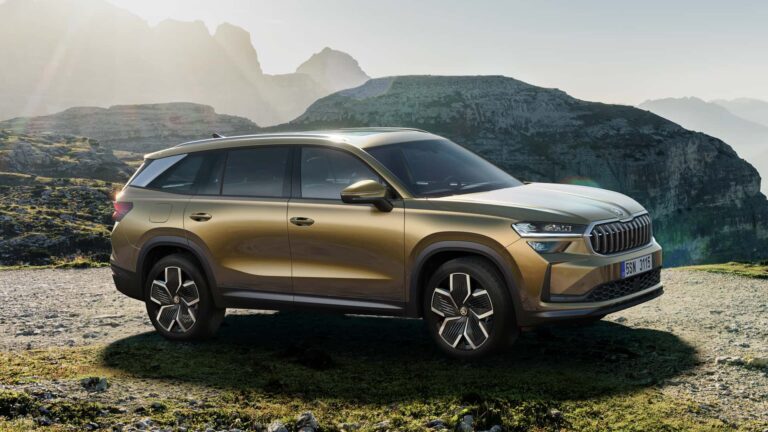 Škoda Karoq sa spaľovacieho motora nevzdá, elektrifikácia ju však neminie