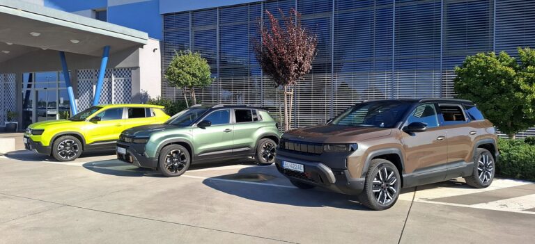 Test noviniek na off-roadovej trati: Jeep Compass 4xe a facelift Jeep Avenger 4xe | Prvé jazdy
