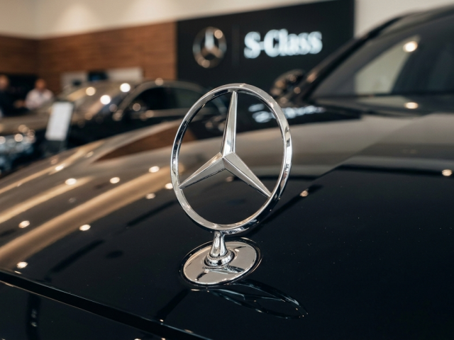 Čína zráža Mercedes na zem. Automobilka výrazne škrtá očakávaný zisk - Magazín - Auto - pravda.sk