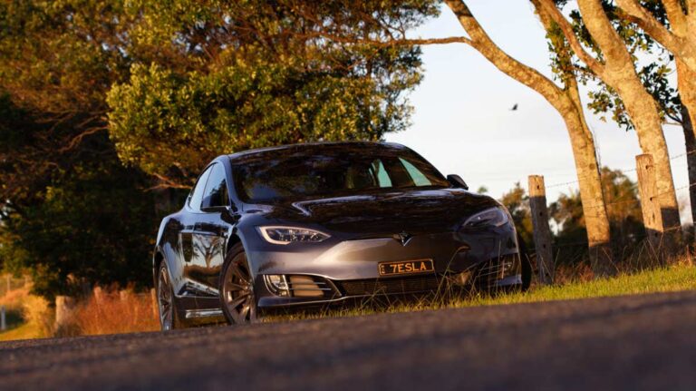 Cesta k miliónu kilometrov: Tesla Model S zvládla vyše 965-tisíc km, koľko batérií vystriedala?