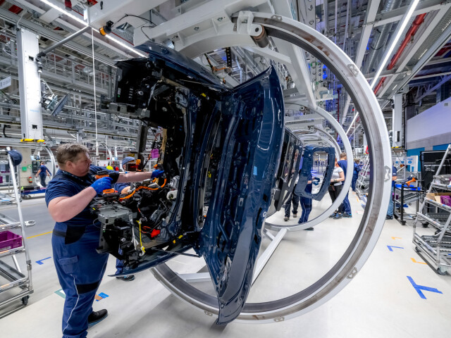 BMW ponúklo za odchod z práce aj vyše 650-tisíc eur. Záujem bol taký veľký, že ponuku zastavilo - Magazín - Auto - pravda.sk