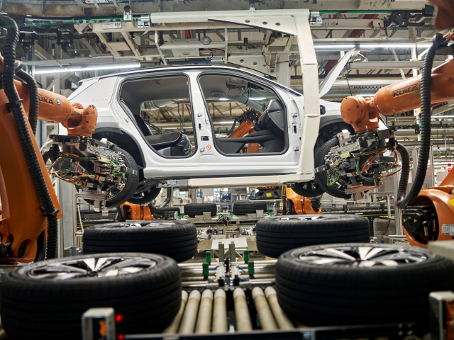 Škoda Auto čelí tvrdým úsporám Volkswagenu. Napriek miliardovým ziskom hrozí zmrazenie platov aj štrajk - Magazín - Auto - pravda.sk