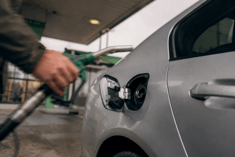 Platíme za drahé palivo kvôli rope, alebo nás EÚ tlačí do elektromobilov? - AUTOVINY.sk