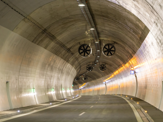 Tunel Višňové je opäť otvorený. Cez sviatky už motoristom komplikácie nehrozia - Doprava - Auto - pravda.sk