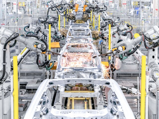 Volvo prepustí 2 500 ľudí. Automobilka hlási miliardovú stratu, doplatila na americké clá aj Čínu - Magazín - Auto - pravda.sk